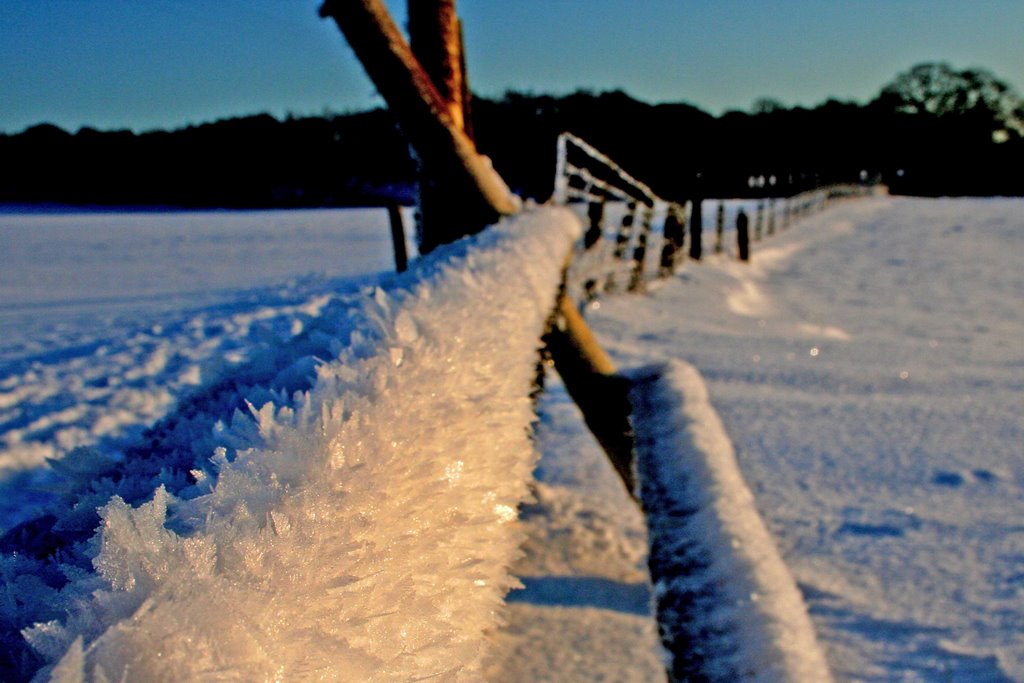 Ice crystal gate