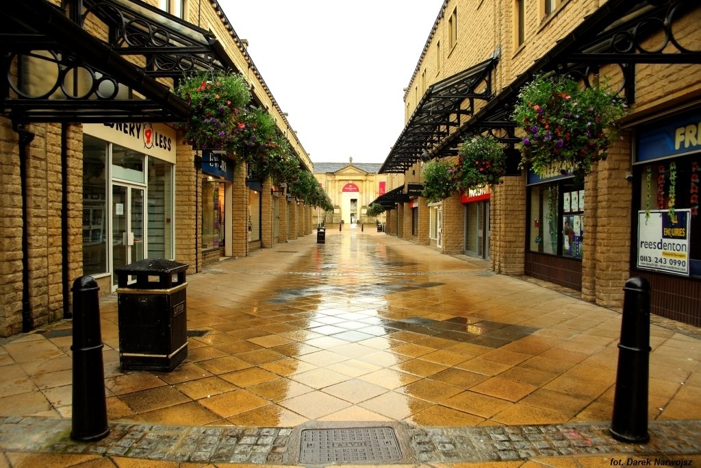 Halifax "Woolshops Shopping Centre" I