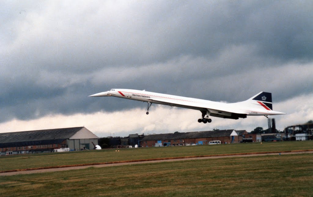 Concorde touch and go at Hatfield 1988