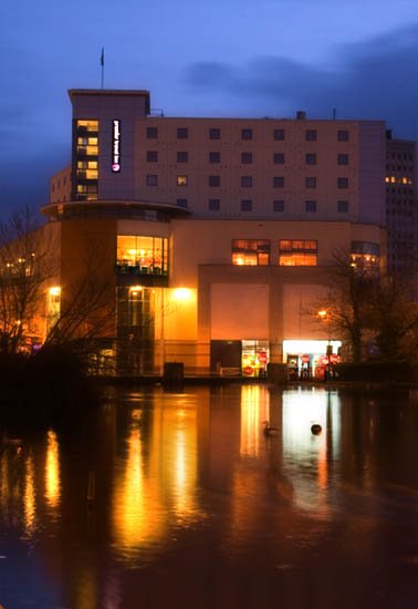 Riverside Shopping Centre, Night