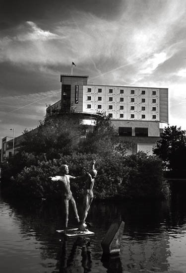 Dancing sculpture and Riverside
