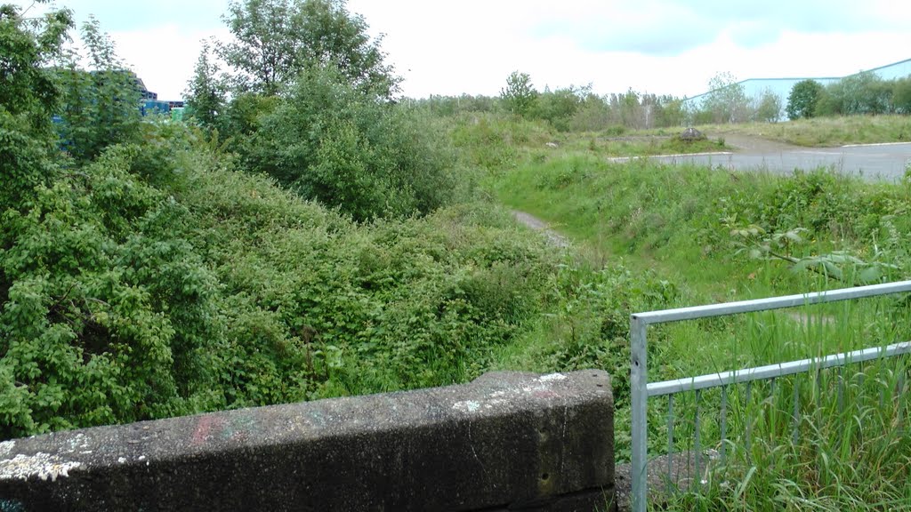 Lkn NE on the former Whelley Loop Line from the Petticoat Ln Bridge