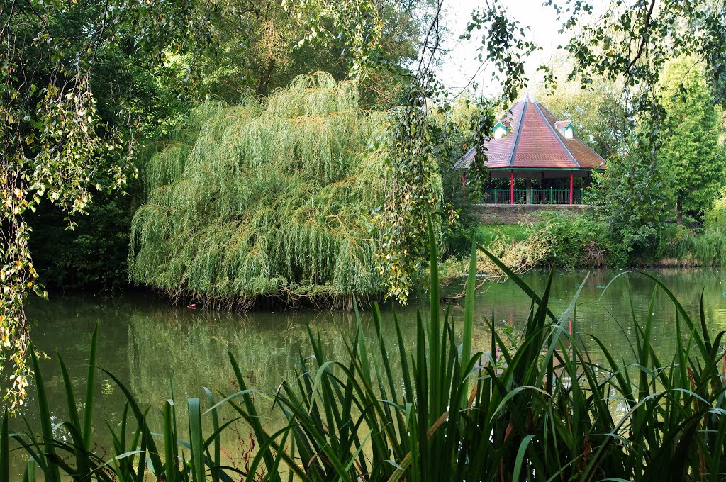 "queens park" chesterfield. derbyshire. sep 2012