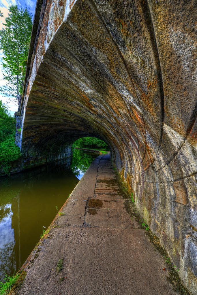 PERIWINKLE BRIDGE (74A), LEEDS AND LIVERPOOL CANAL, CHORLEY, LANCASHIRE, ENGLAND.