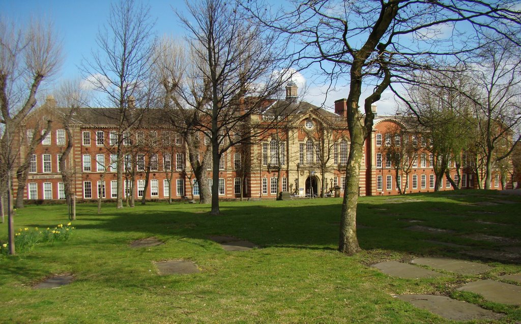 The University of Sheffield Sir Frederick Mappin Building from St. Georges grounds, Sheffield S1/S3