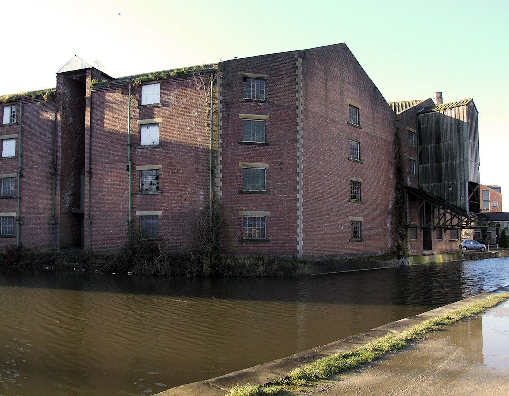 Former Leeds and Liverpool Canal Company warehouse near Victoria Street bridge, Shipley (1928)
