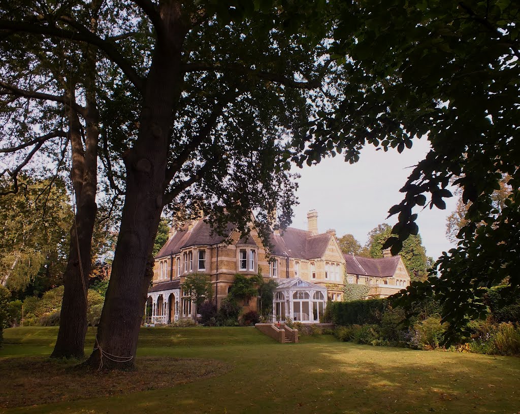 Grade 11 English Heritage House dating 1883