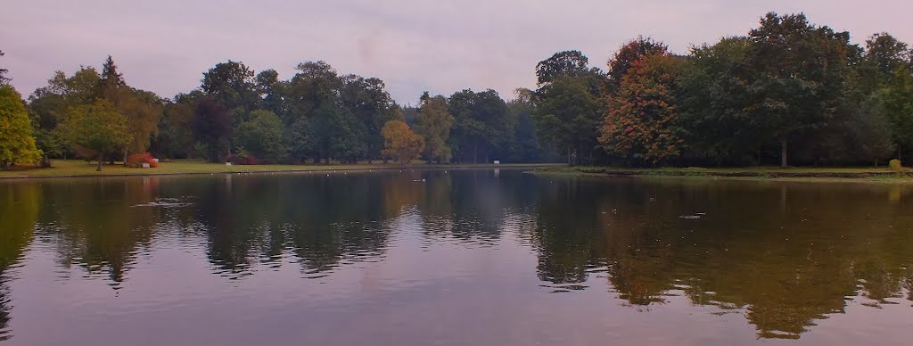 Claremont Landscape Gardens Lake,Portsmouth Rd,Esher Surrey