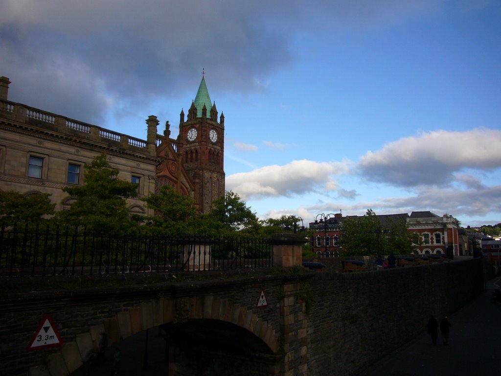The wall with Guildhall