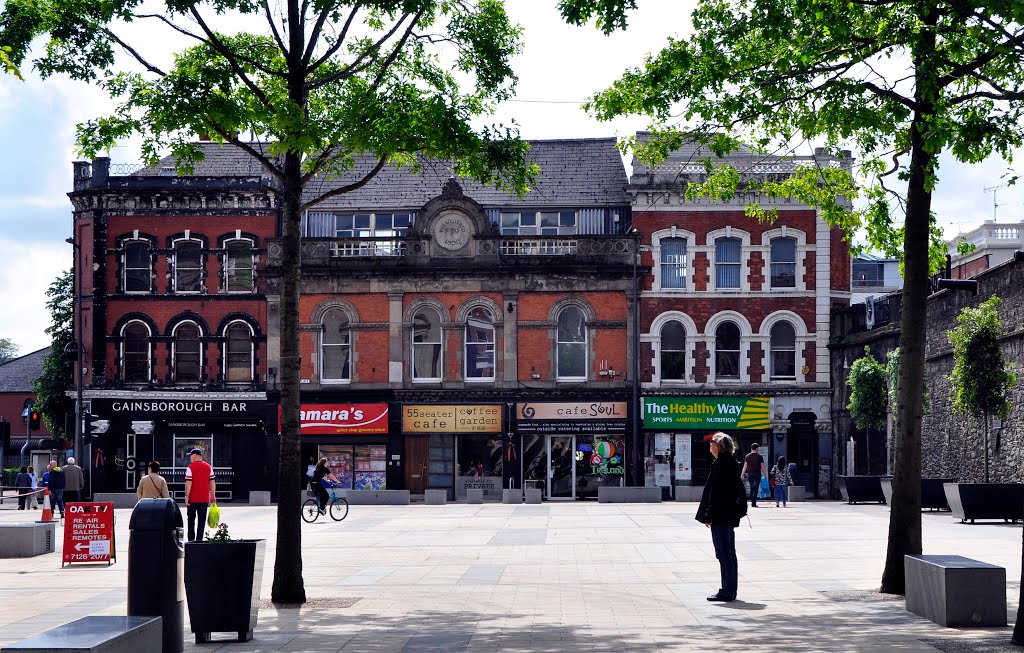 Northern Ireland. Derry~Londonderry. Shipquay Place and Gainsborough Bar.