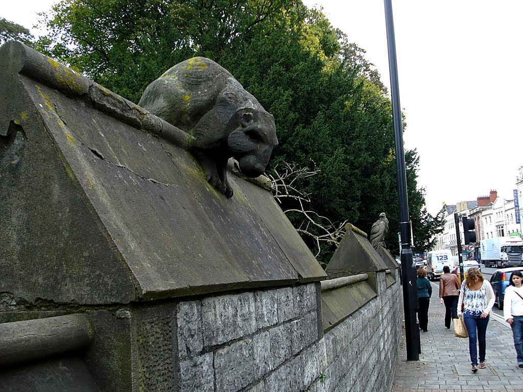 Animais nas muralhas do castelo de Cardiff