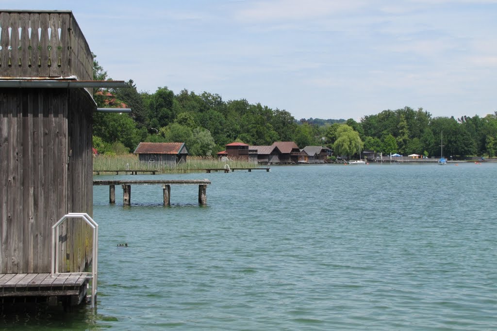 Traunsee von Altmünster mit Bootshäusern