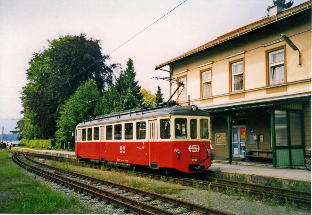 Gmunden Seebahnhof mit S+H Triebwagen