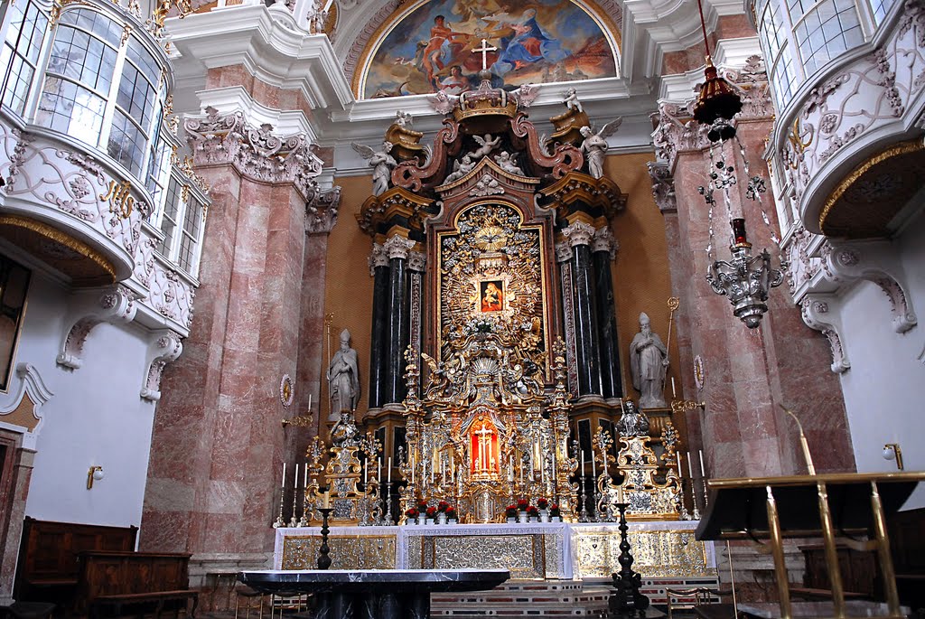 Innsbruck.  Dom St. Jacob.  Altar.