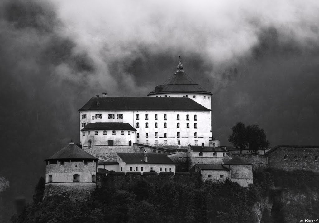Nebel zieht auf über der Festung Kufstein by © Ƙonnƴ