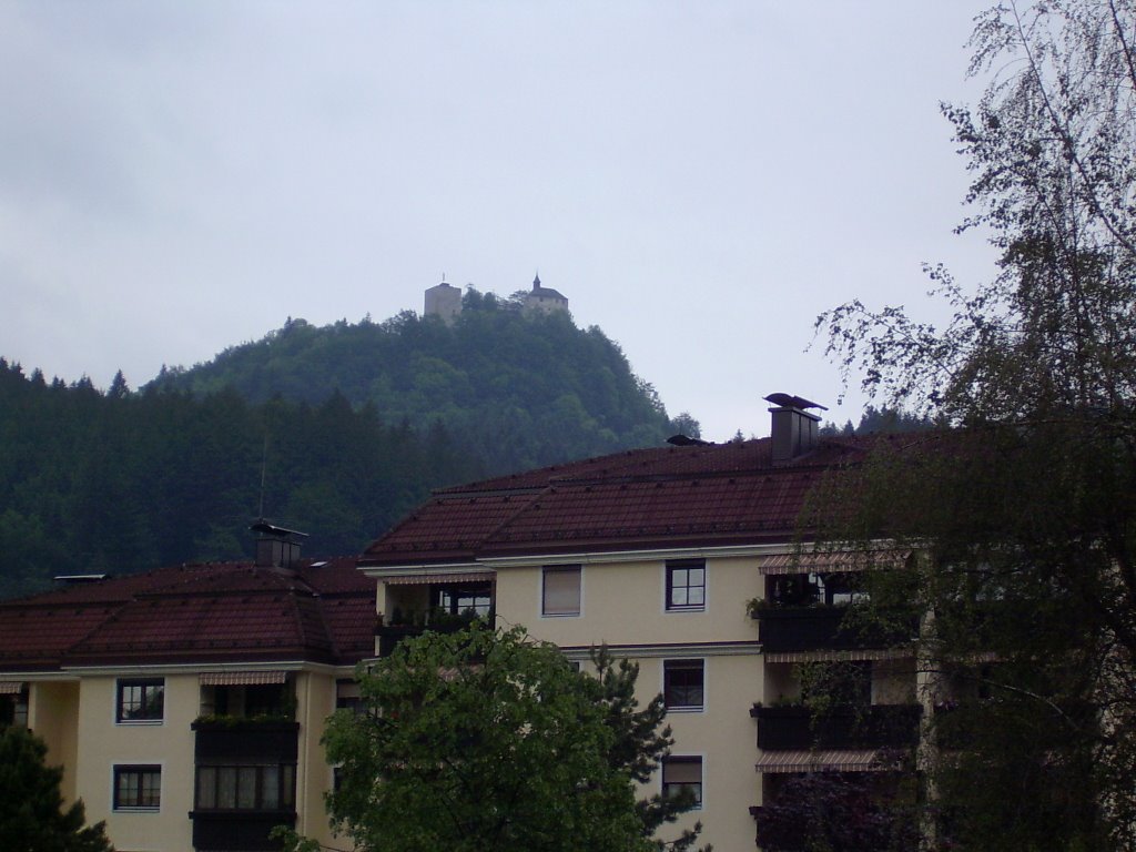 Blick zur Burg Thierberg (ca. 1280 erbaut) in der Nähe von Kufstein