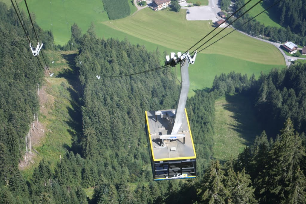 Gondel der Ahornbahn für bis zu 160 Personen