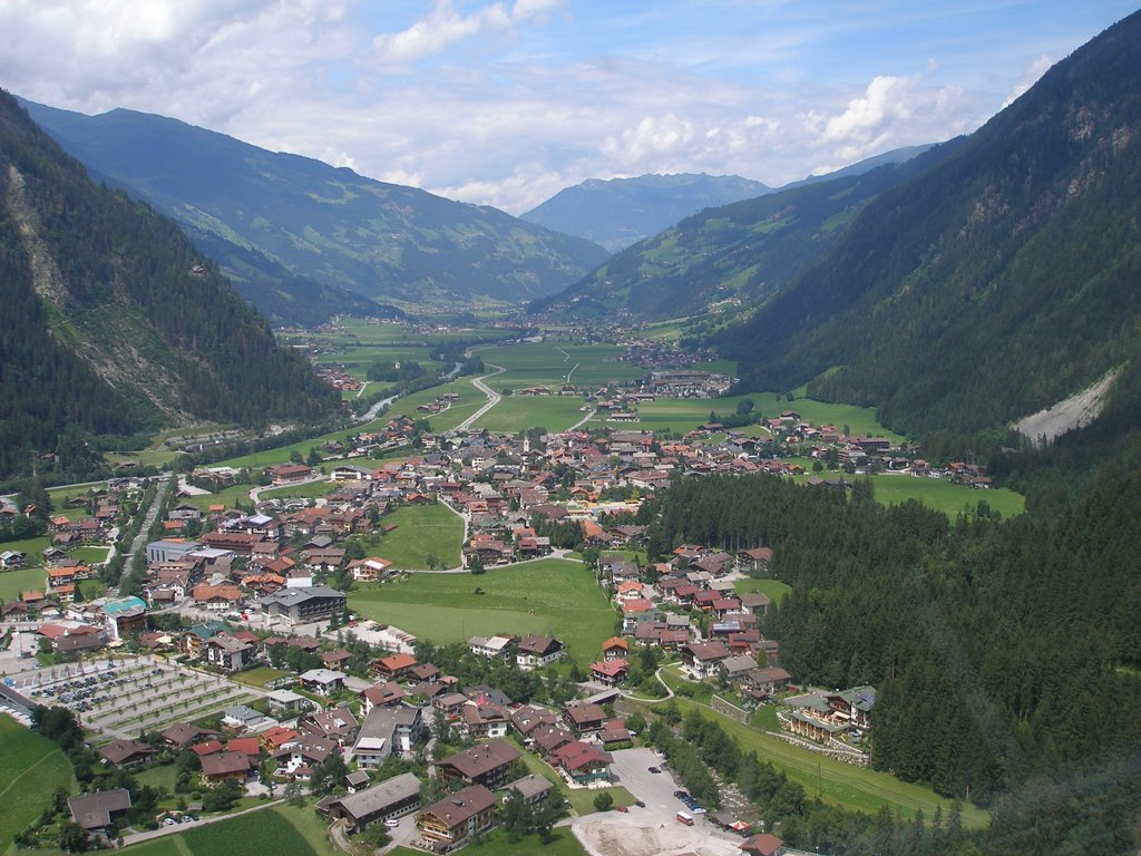 mayrhofen from the ahorn lift