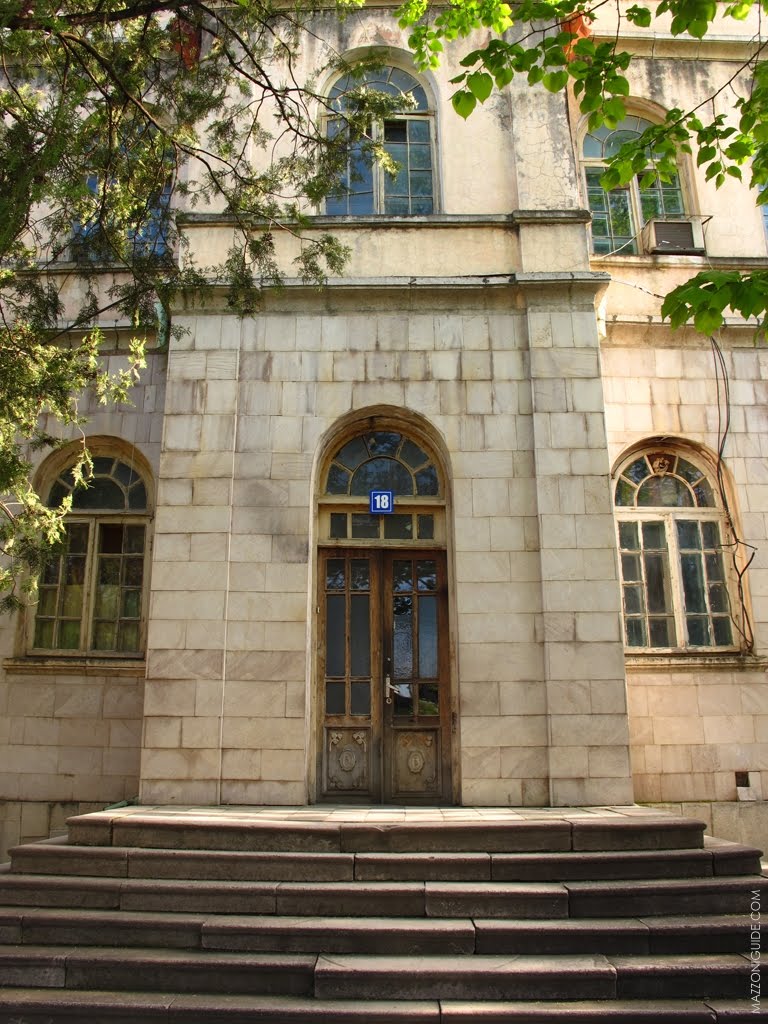 Stepanakert: Papazyan theatre - Степанакерт: театр им. Папазяна