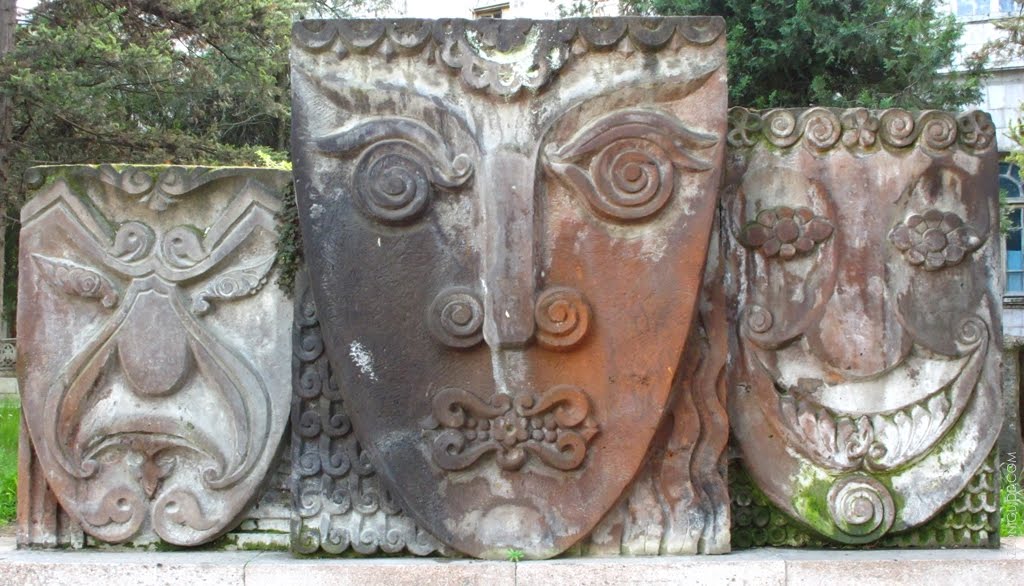 Stepanakert: spring near the theatre - Степанакерт: родник рядом с театром