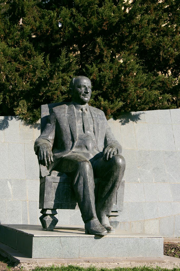 Alek Manoogian