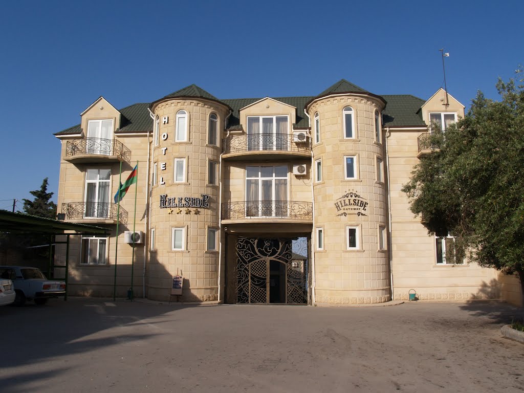 Hillside Hotel, Entrance