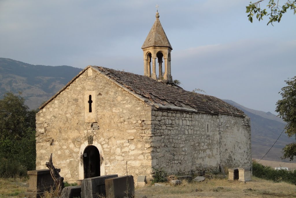 Hadruth, Spitak Khach (White Cross) church