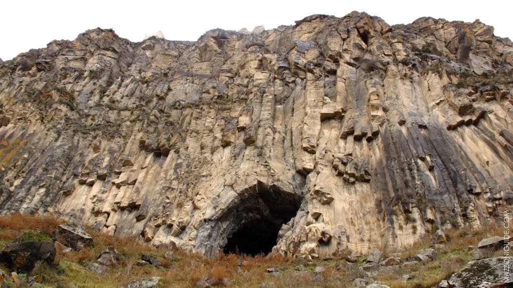Cave under the city of Karvajar