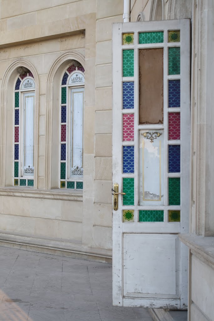 The entrance to the Mosque. Azerbaijan. Вход в мечеть. Азербайджан