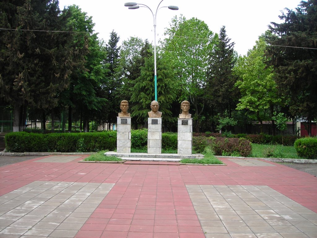 Tauz Park with monuments