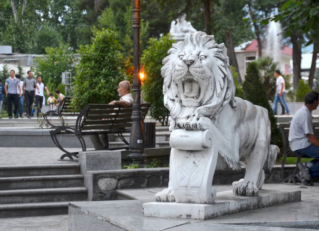 Lion statue in Bakhtiyar Vahabzade Park