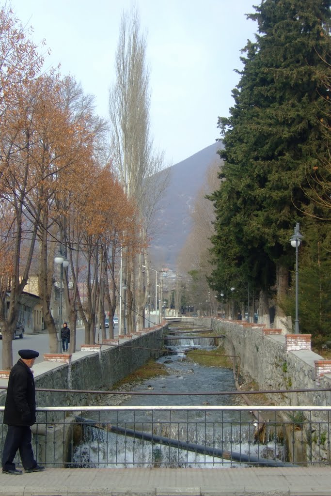 Sheki, little river. Речка в Шеки