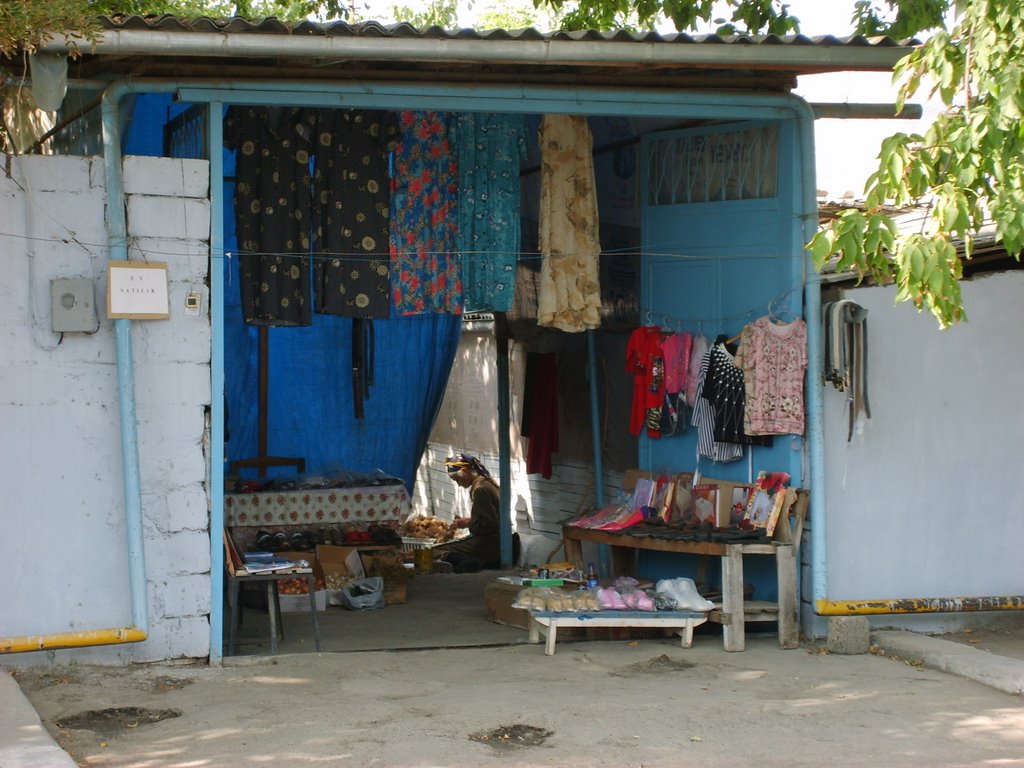 Aksuda bir dükkan