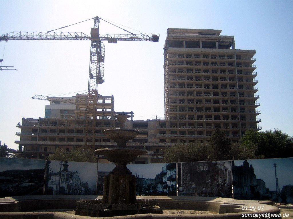 01.09.2007 Bakı, İnturist mehmanxanası sökülərkən