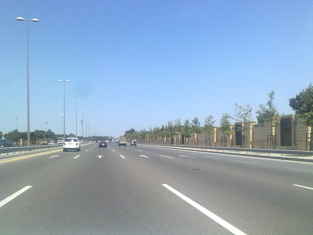 BAKÜ DE OTO YOL