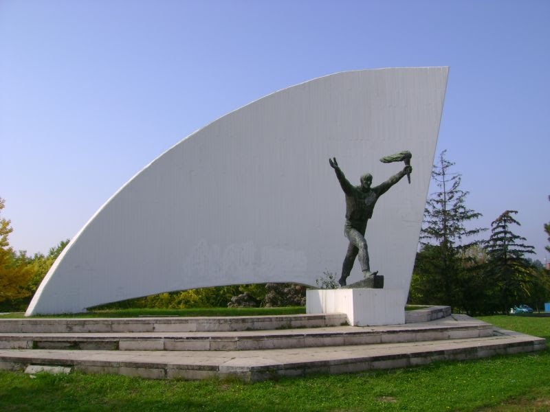 SZOLNOK - EMLÉKMŰ