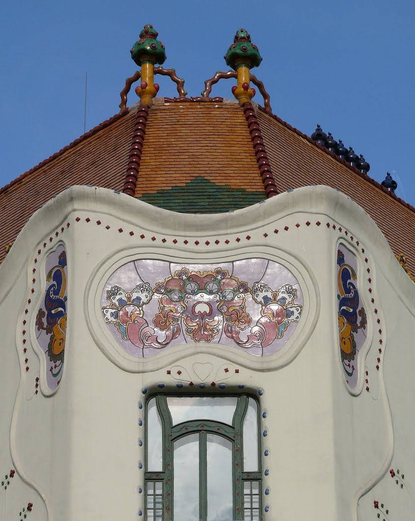Kecskemét, Cifrapalota, homlokzati részlet 2.