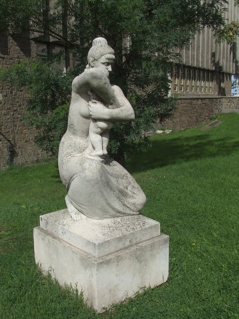 Anya gyermekével (Mother with her Child)