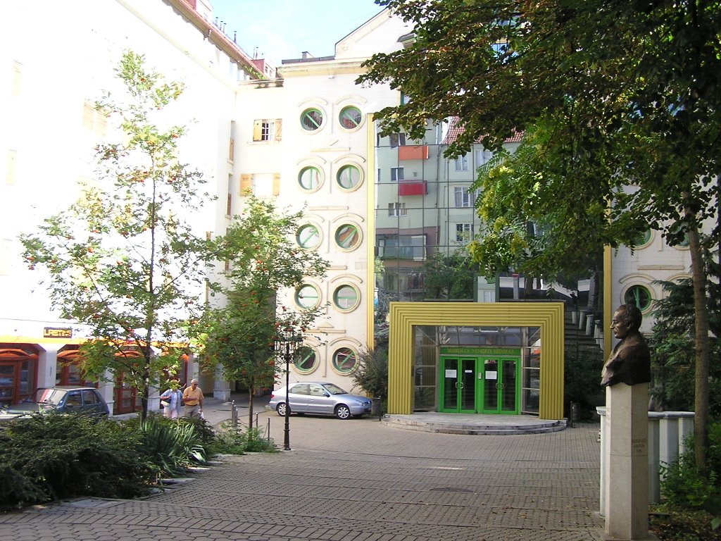 Szinház udvara