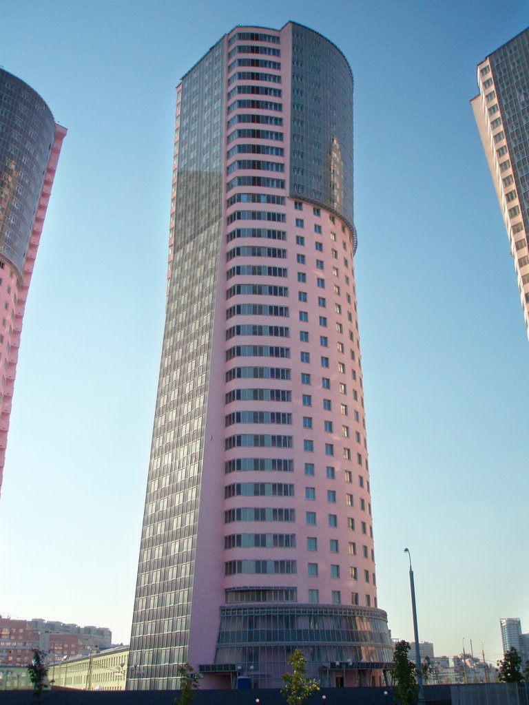 Buildings of "Grand-park" complex on Aviakonstruktora Sukhogo street