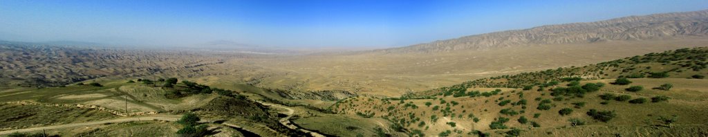 View of the valley of the river Yahsu from Tashrobot Pass. Khatlon, Tajikistan.
