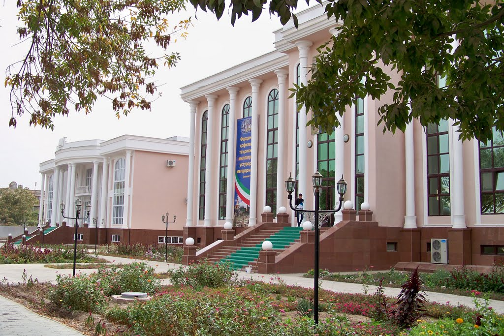 Museum und Bibliothek in Kurgan-Tyube