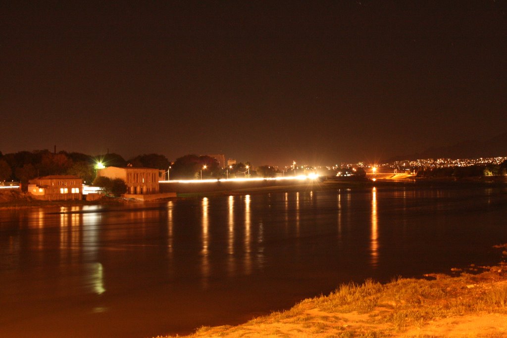 Khujand by night, a view off the new bridge - Ночной Худжанд, вид с нового моста