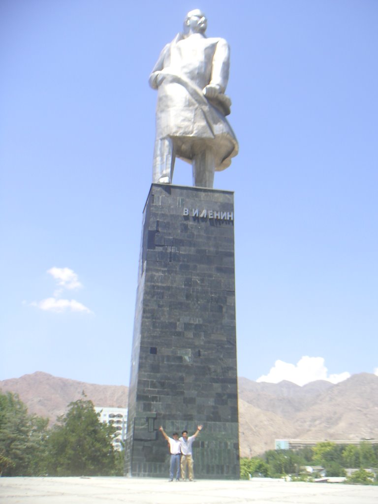 Lenin statue