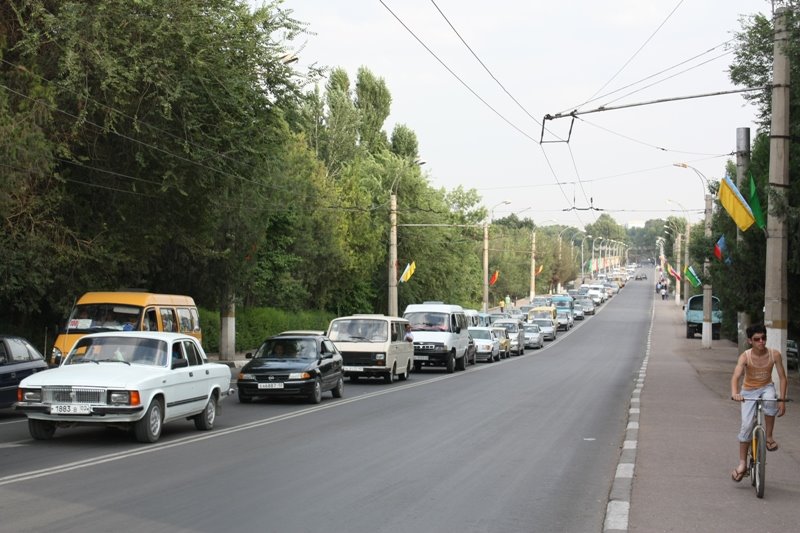 дорога на "старый" мост Худжанда