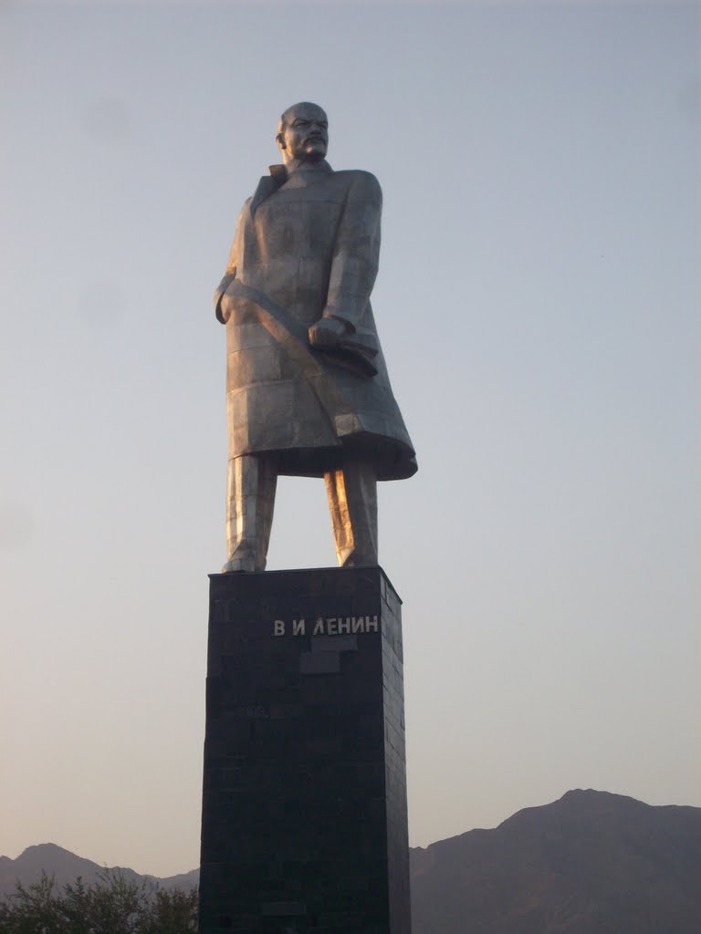 statue of lenin