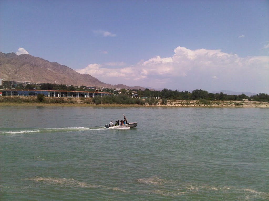 Boat on the Sirdarya - Катание на моторках