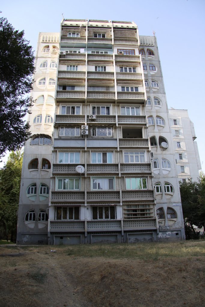 Wohnhaus an der Ismoil Somoni Ave