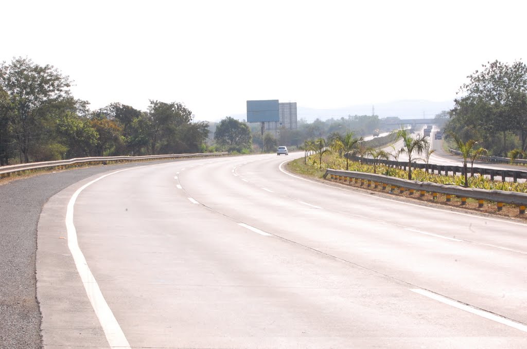 DPAK MALHOTRA, Durtagati Marg - Mumbai Pune NH4 xpressway, Maharashtra, Bharat