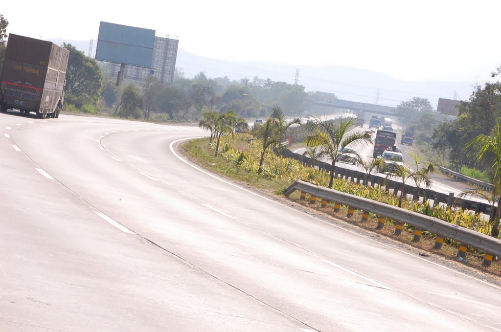 DPAK MALHOTRA, Durtagati Marg NH4 - Mumbai Pune xpressway, Maharashtra, Bharat